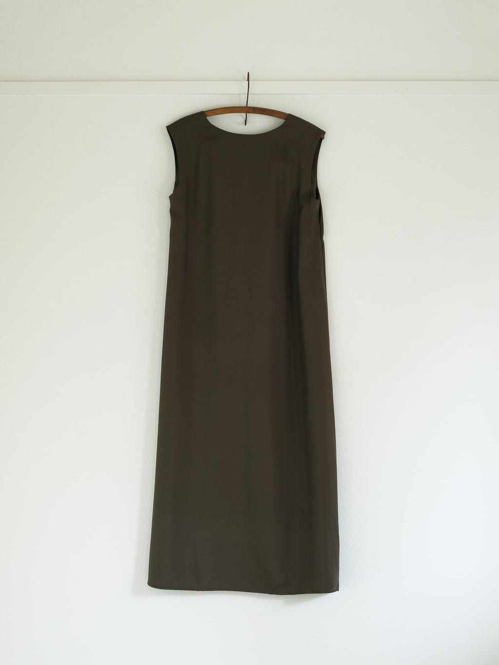 Long v dress | 2 colors | S, M