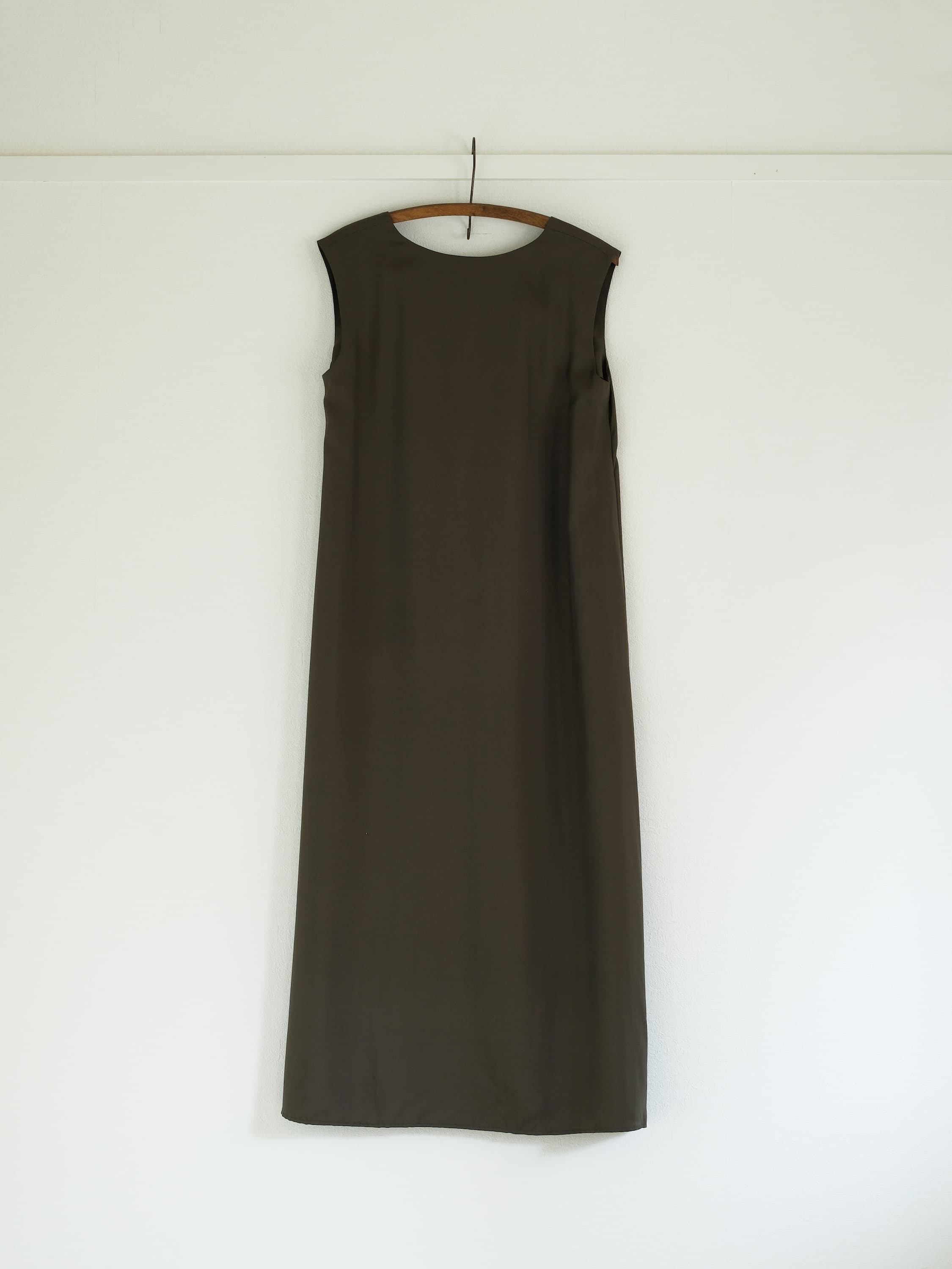 Long v dress | 2 colors | S, M