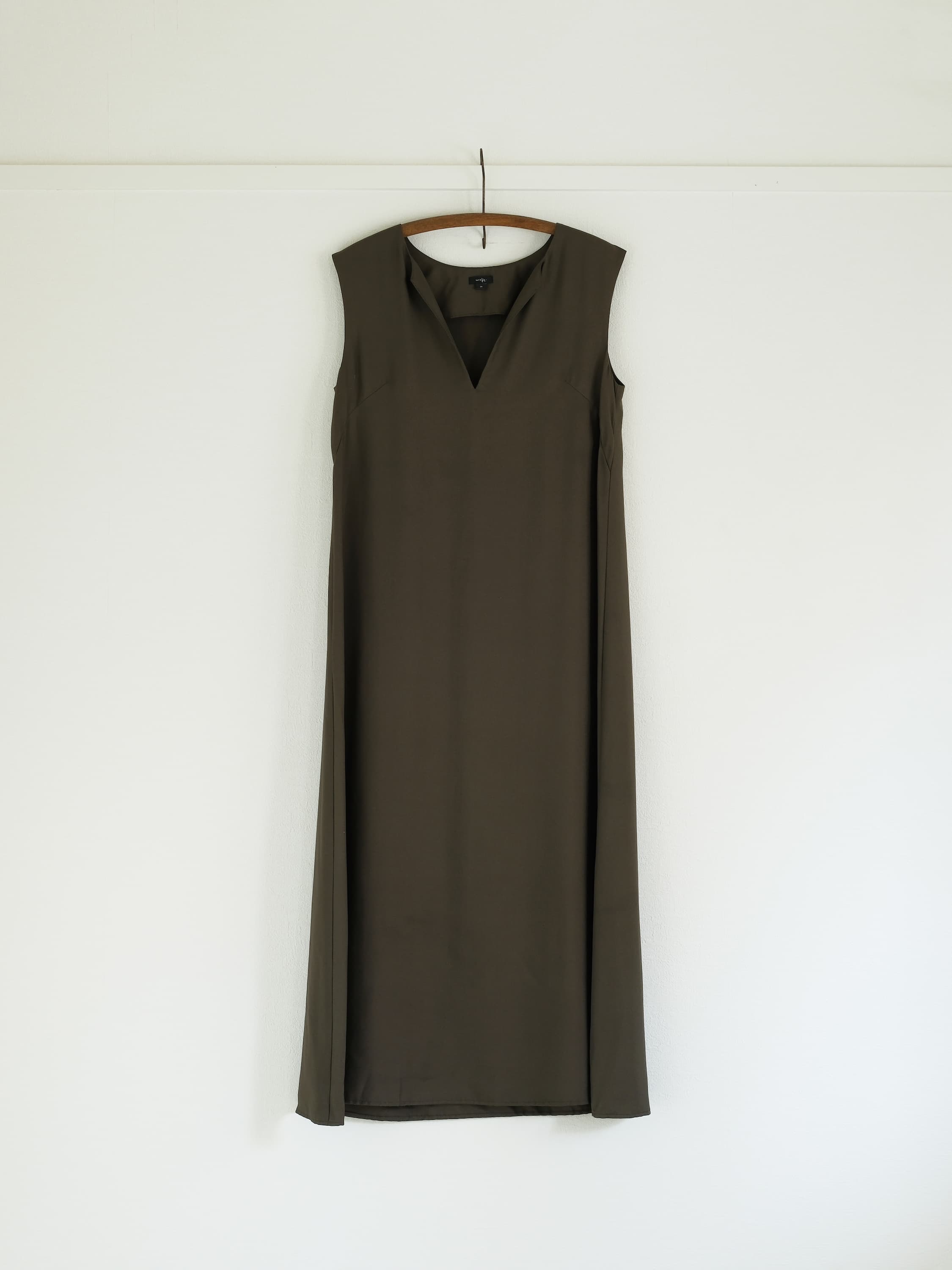 Long v dress | 2 colors | S, M
