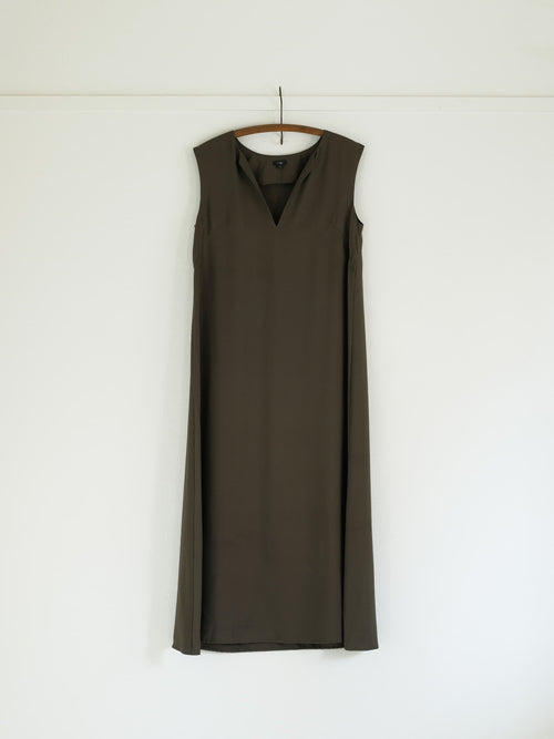 Long v dress | 2 colors | S, M